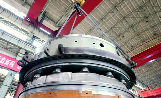 水轮机装配现场。。。。。。。受访者供图